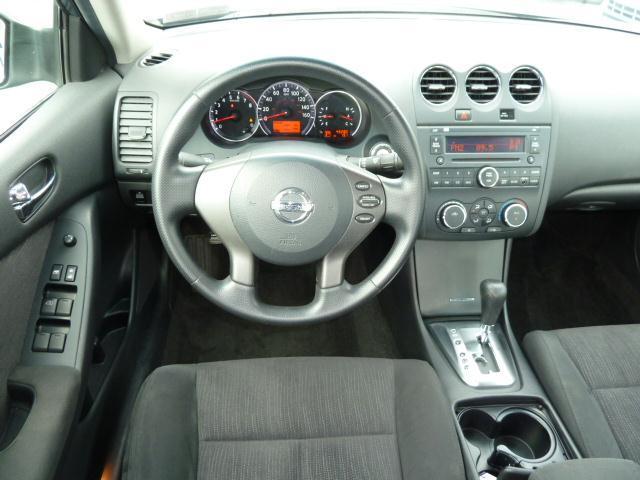 Nissan Altima 2010 photo 4