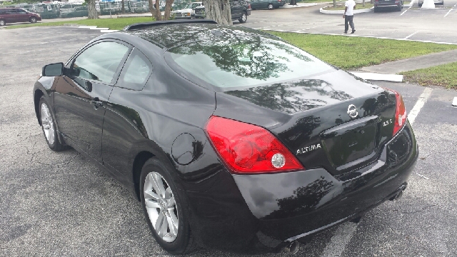 Nissan Altima 2010 photo 2