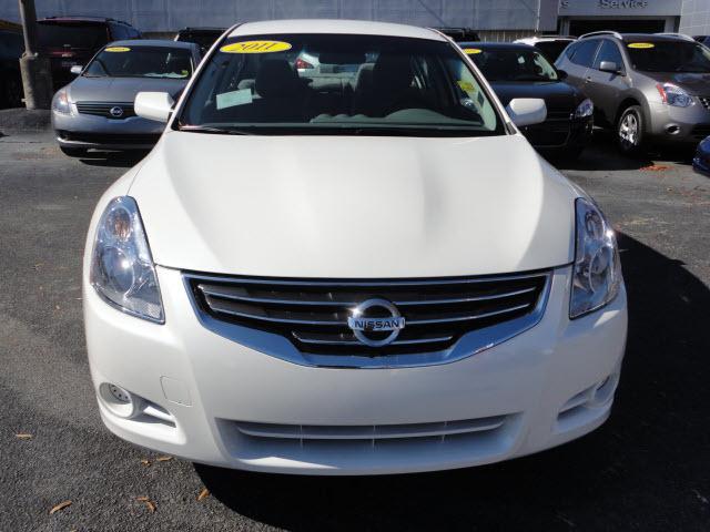 Nissan Altima 2011 photo 1