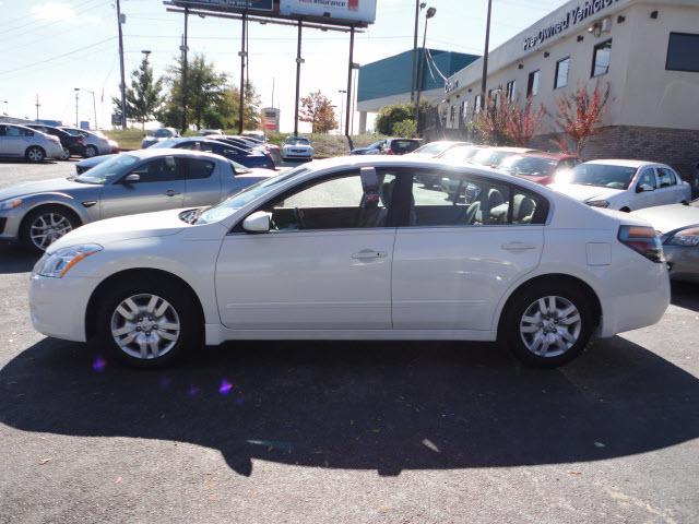 Nissan Altima 2011 photo 2