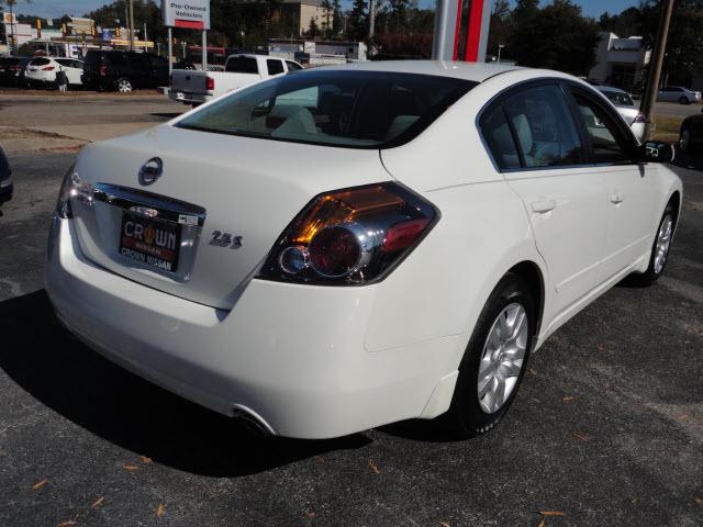 Nissan Altima 2011 photo 4