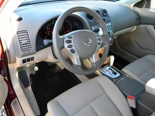 Nissan Altima 2011 photo 2