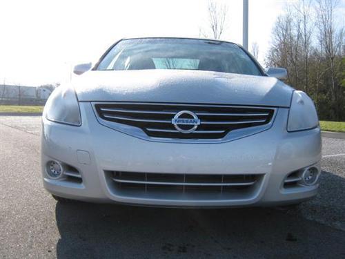 Nissan Altima 2011 photo 1
