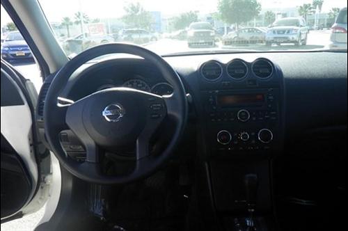 Nissan Altima 2011 photo 4