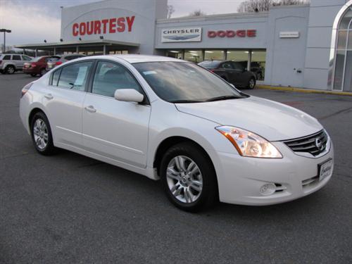 Nissan Altima 2011 photo 1