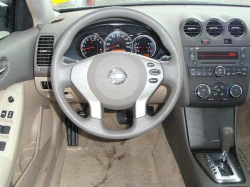Nissan Altima 2011 photo 4