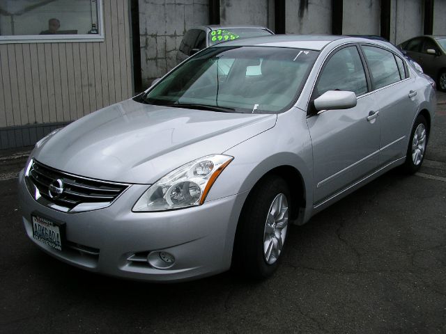 Nissan Altima 2011 photo 1