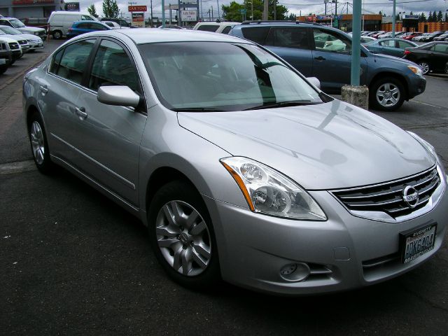 Nissan Altima 2011 photo 2