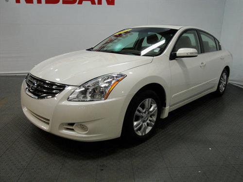 Nissan Altima 2011 photo 2