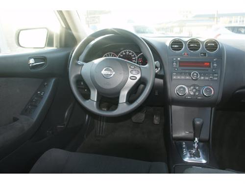 Nissan Altima 2011 photo 2