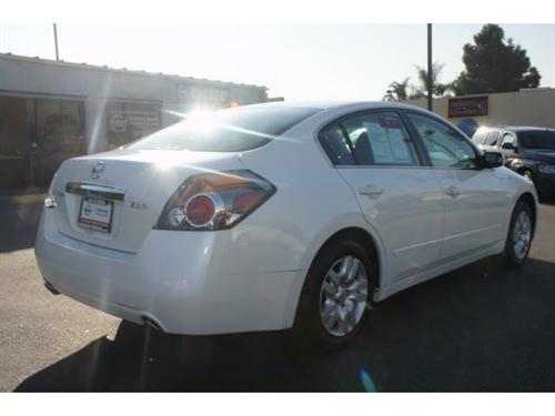Nissan Altima 2011 photo 4