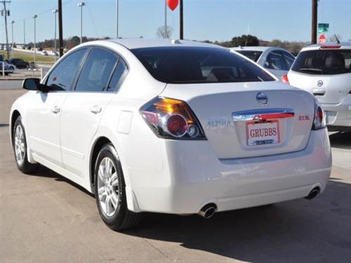 Nissan Altima 2011 photo 4