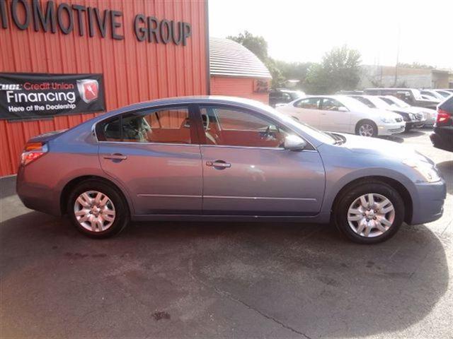 Nissan Altima 2011 photo 1