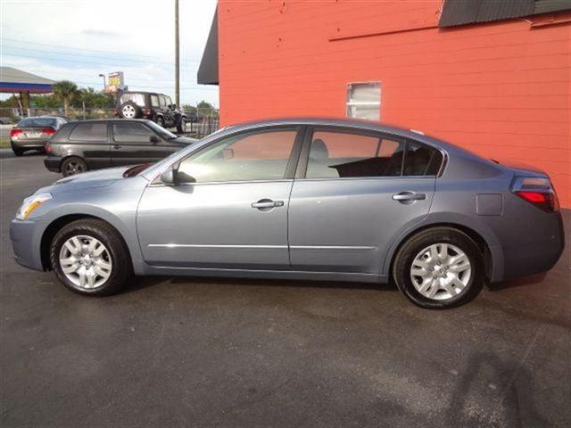 Nissan Altima 2011 photo 2