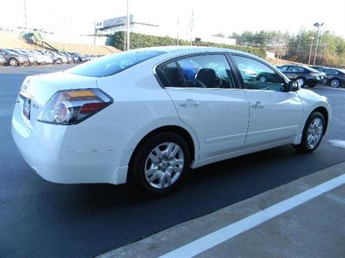 Nissan Altima 2011 photo 2
