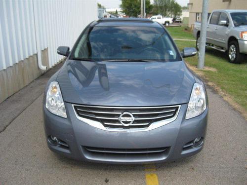 Nissan Altima 2011 photo 1