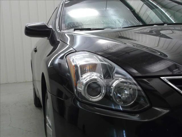 Nissan Altima 2011 photo 2