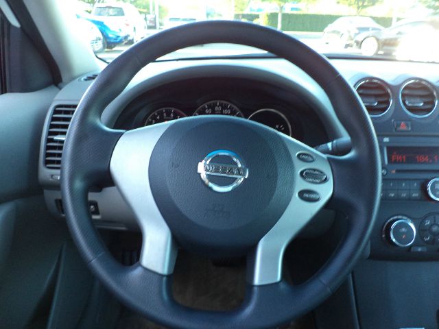 Nissan Altima 2011 photo 10