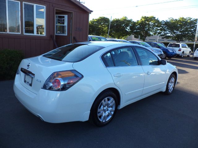 Nissan Altima 2011 photo 18