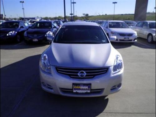 Nissan Altima 2011 photo 1