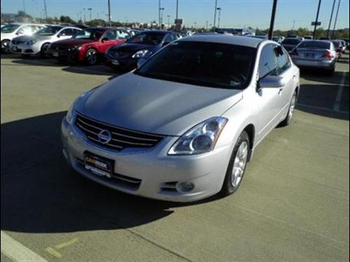 Nissan Altima 2011 photo 2