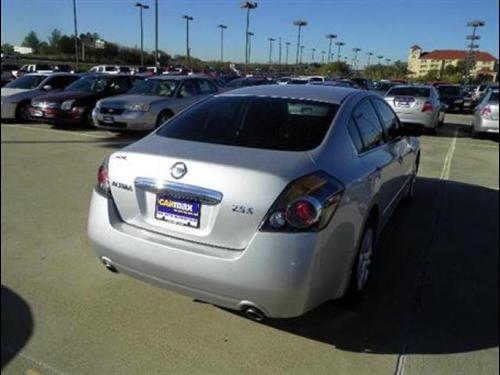 Nissan Altima 2011 photo 3