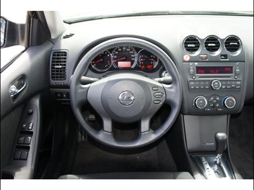 Nissan Altima 2011 photo 1