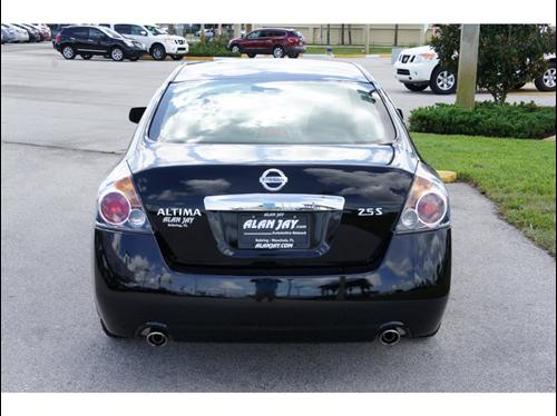 Nissan Altima 2011 photo 4
