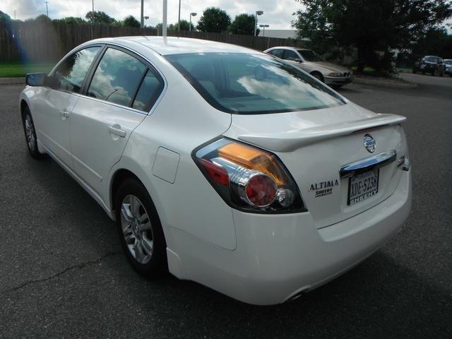 Nissan Altima 2011 photo 2