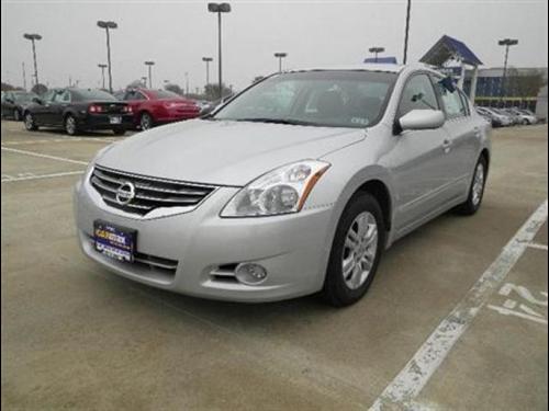 Nissan Altima 2011 photo 2