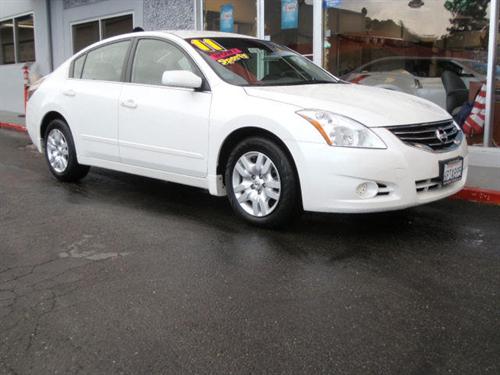 Nissan Altima 2011 photo 1