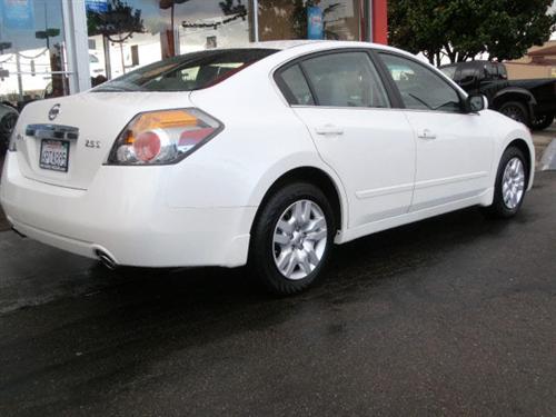 Nissan Altima 2011 photo 2