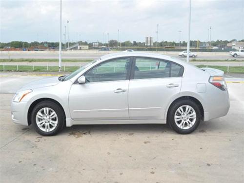 Nissan Altima 2011 photo 1