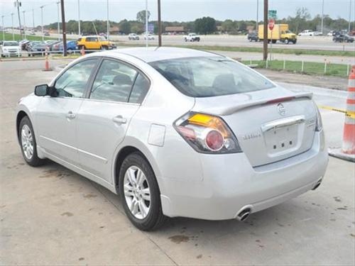 Nissan Altima 2011 photo 2