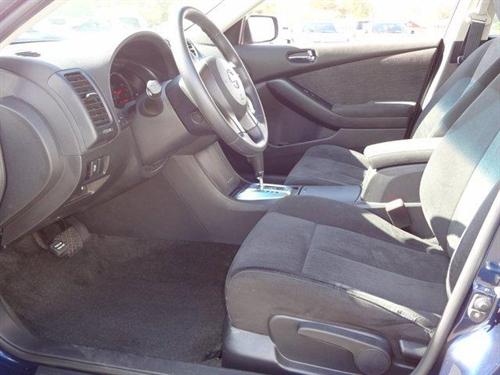 Nissan Altima 2011 photo 2