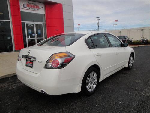Nissan Altima 2011 photo 2