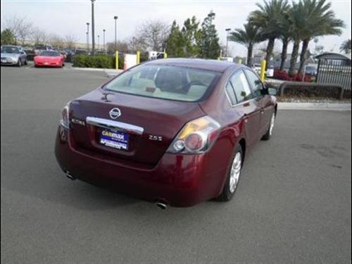Nissan Altima 2011 photo 4