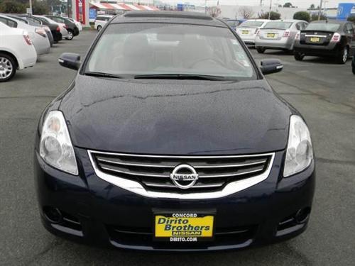 Nissan Altima 2011 photo 1