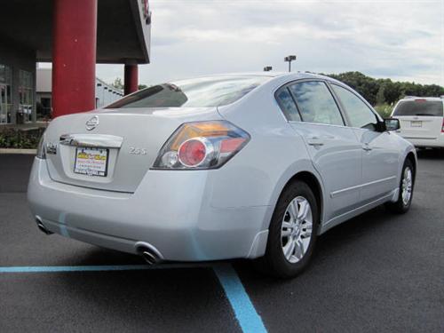Nissan Altima 2011 photo 1