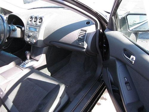 Nissan Altima 2011 photo 1