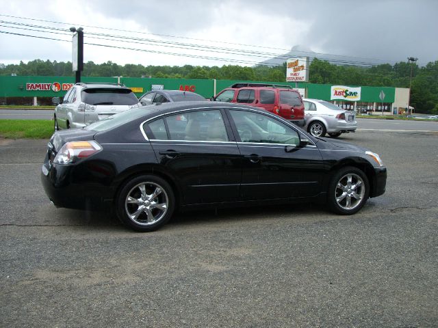 Nissan Altima 2011 photo 1