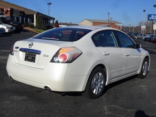 Nissan Altima 2011 photo 2
