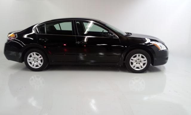 Nissan Altima 2011 photo 1