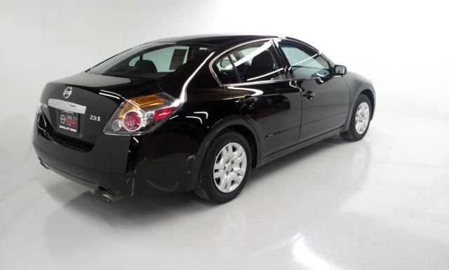 Nissan Altima 2011 photo 2