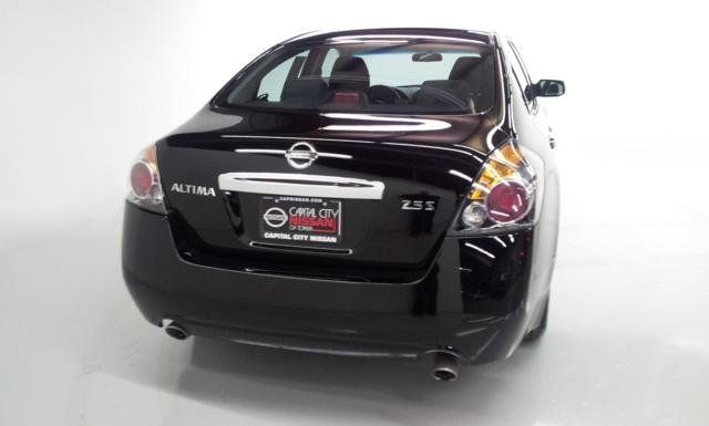 Nissan Altima 2011 photo 4