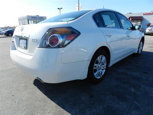 Nissan Altima 2011 photo 2