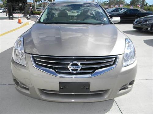 Nissan Altima 2011 photo 1
