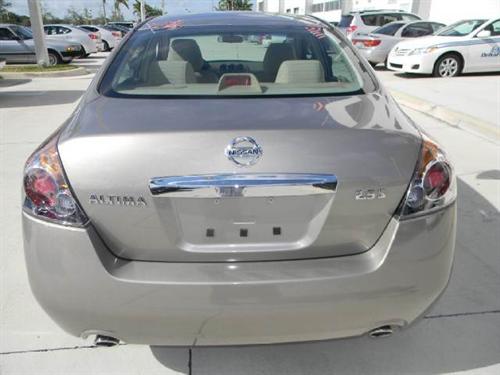 Nissan Altima 2011 photo 3