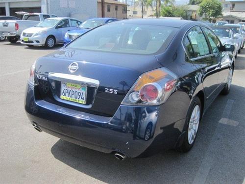 Nissan Altima 2011 photo 1