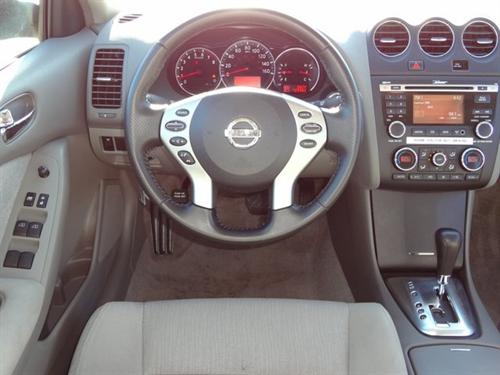 Nissan Altima 2011 photo 1